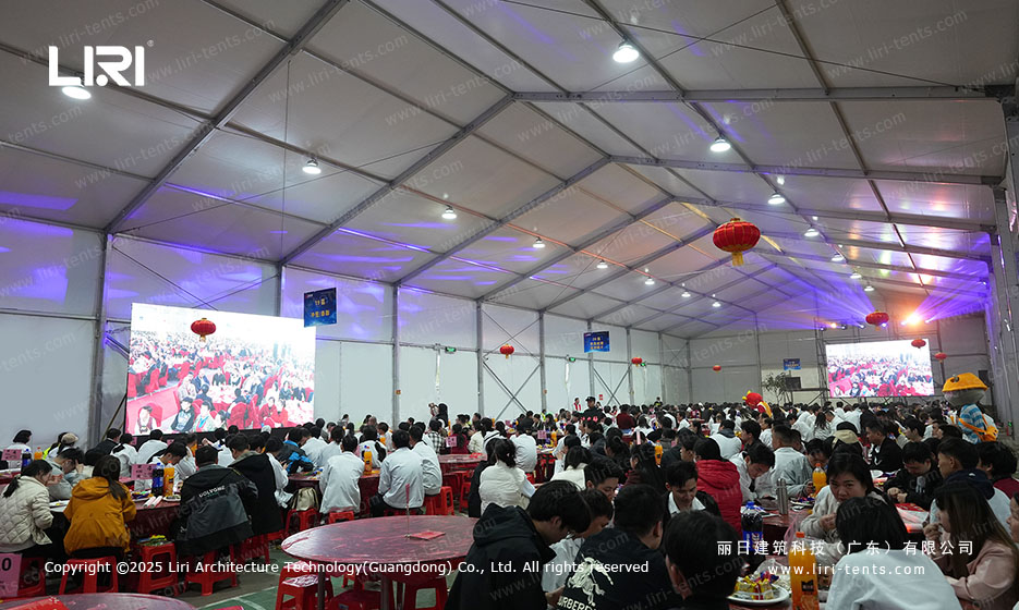 indoor-banquet-setup